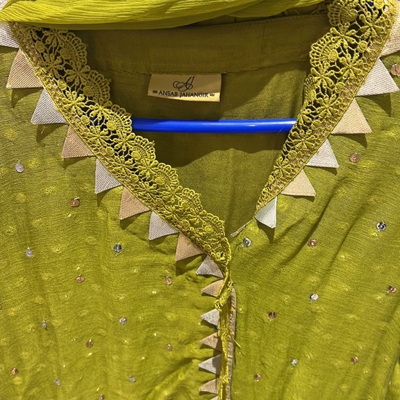 Lime green Ansab Jahangir 3 piece size small Pakistani eid outfit. - Picture 6 of 9